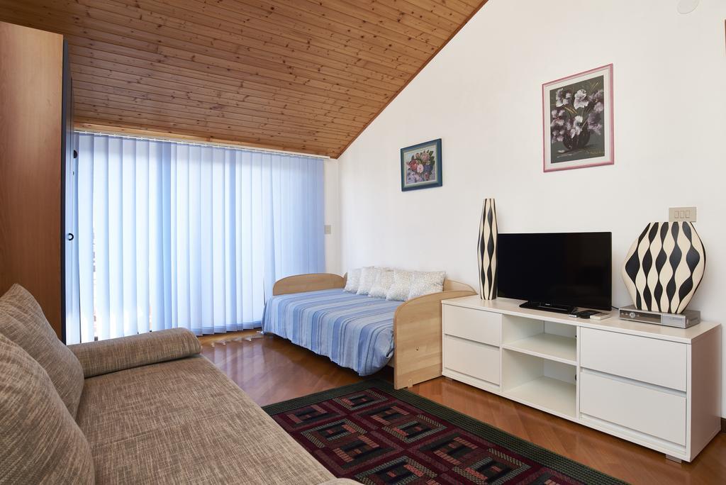 Lovely Roses Apartment อูมัค ภายนอก รูปภาพ
