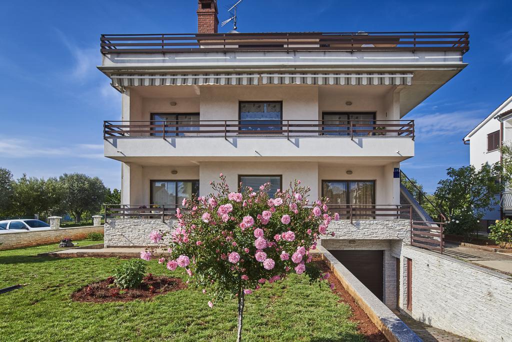 Lovely Roses Apartment อูมัค ภายนอก รูปภาพ